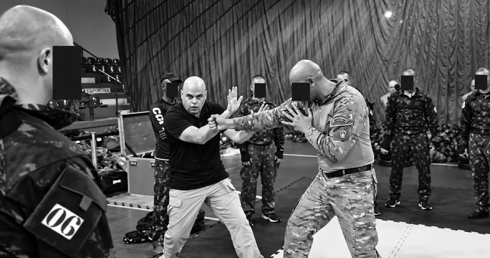 Fabio Gomes training BOPE officers in Rio de Janeiro